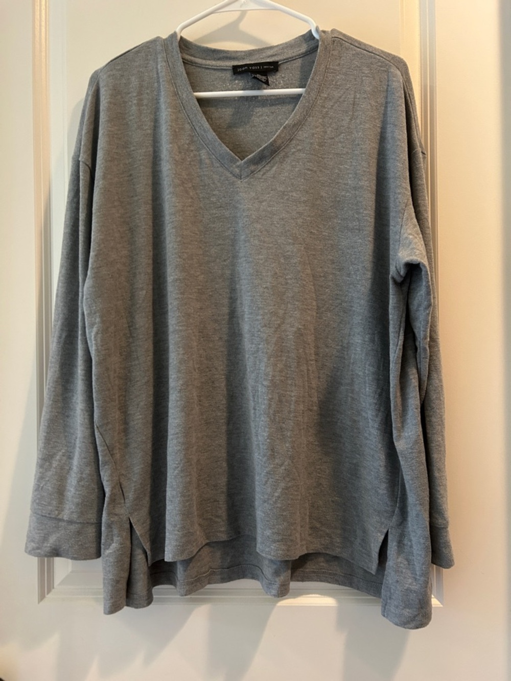 Joan Vass Women’s V-Neck Long Sleeves Pullover Top Hi/Lo w/stretch size XL gray